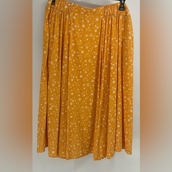 Torrid Mustard Floral Button-Down Skirt 1X - Picture 2 of 6